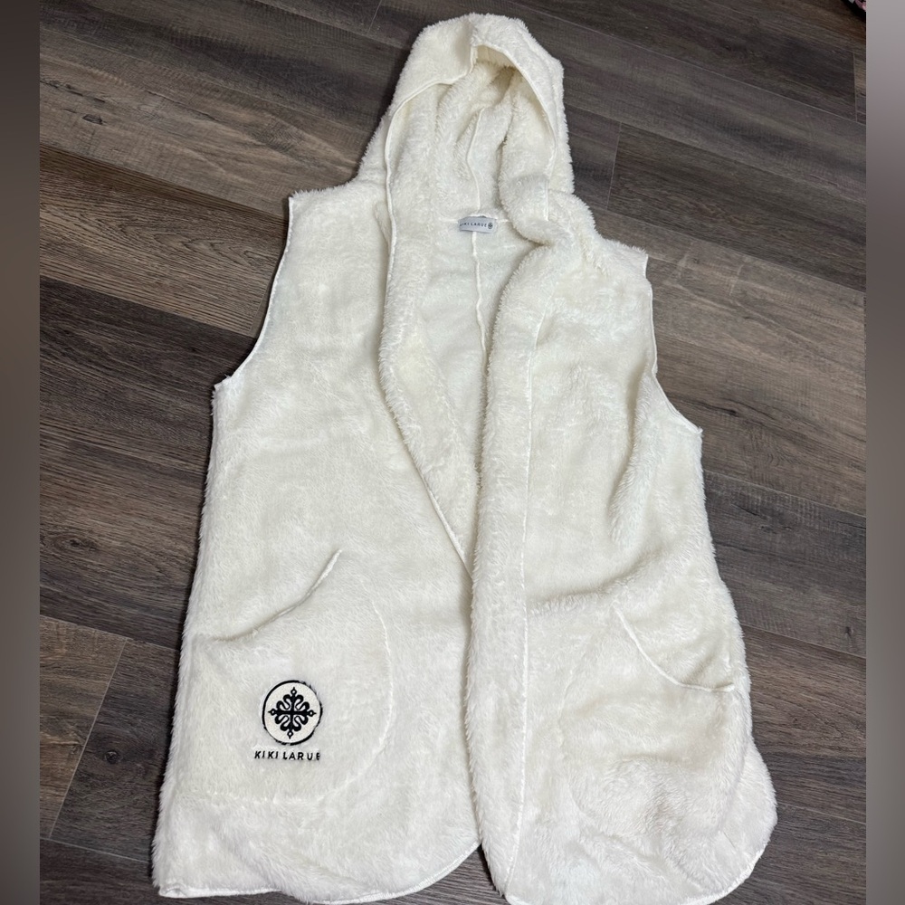 Kiki LaRue Women's Cream Hooded Vest